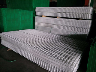 桃形立柱圈地護欄網