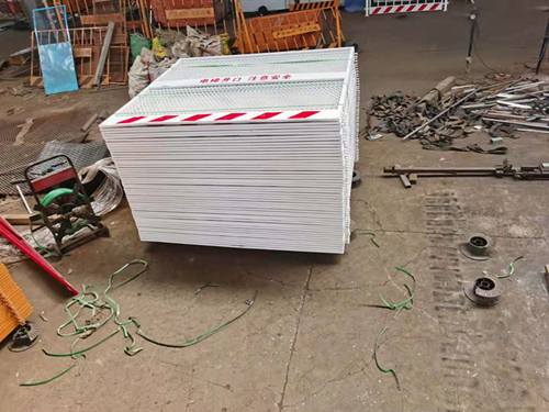 電梯井口防護(hù)門